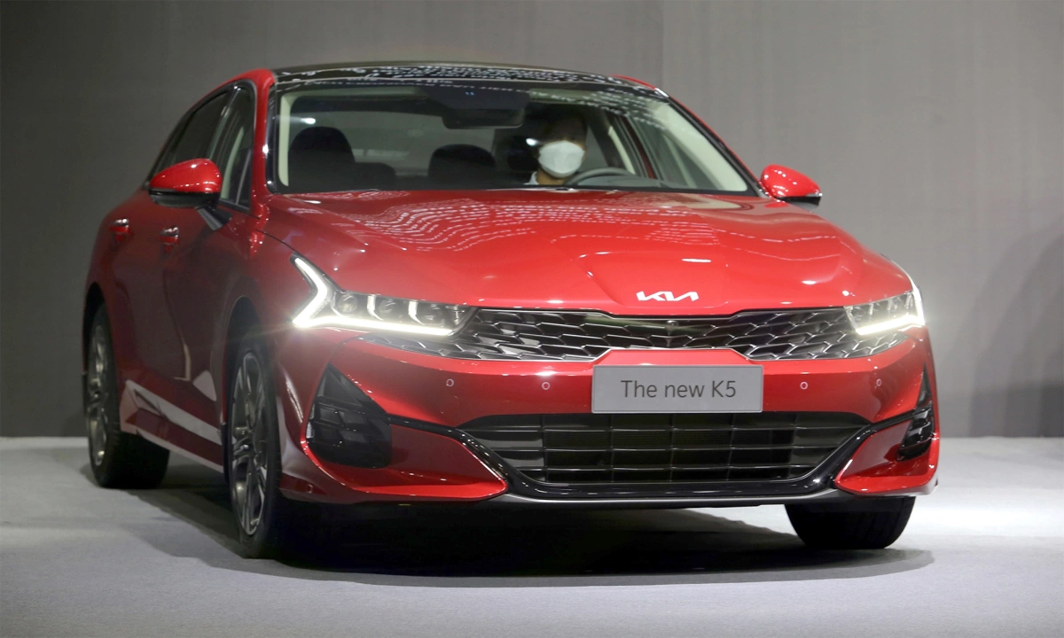 Thị phần xe gầm thấp cỡ D tháng 8 tại Việt Nam