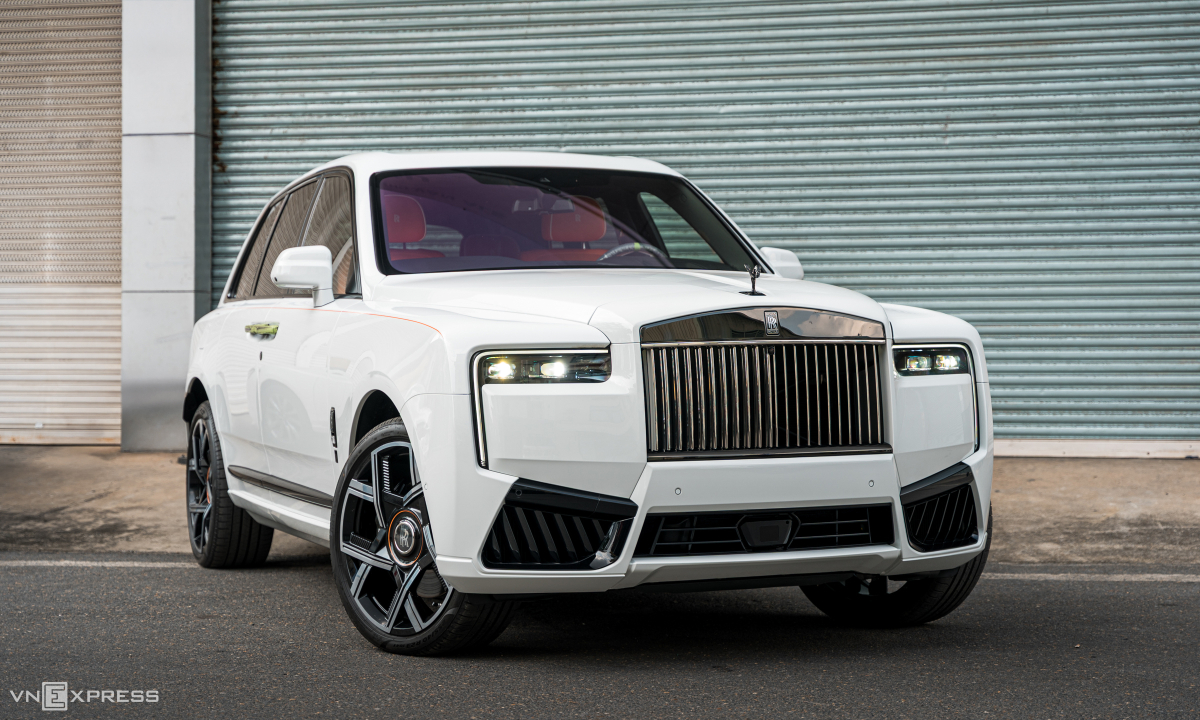 Rolls Royce Cullinan Black Badge 2025 đầu tiên về Việt Nam