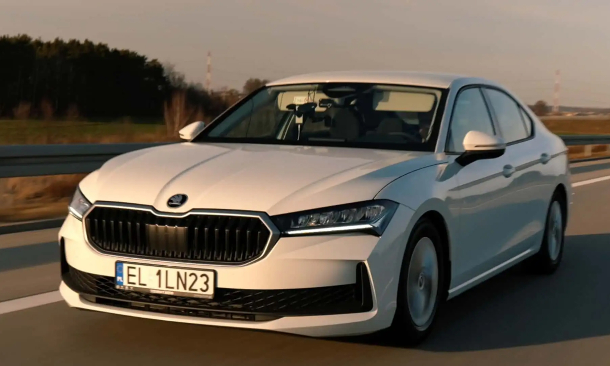 Xe Skoda lập kỷ lục quãng đường hơn 2 800 km với một bình dầu