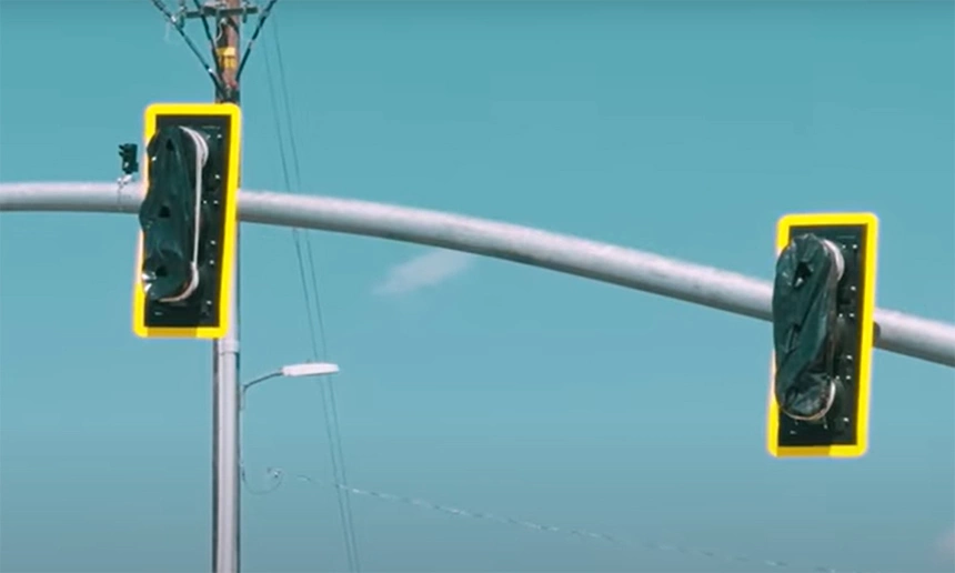 Mất 10 tháng để bật một đèn giao thông