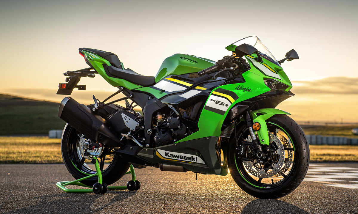 Kawasaki ZX 6R 2025 sportbike giá 299 triệu đồng