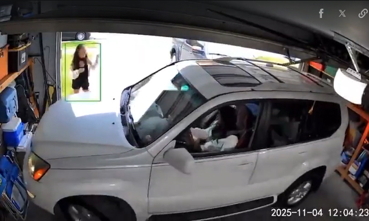 Nữ tài xế mất 4 phút 9 đỏ để ra khỏi garage