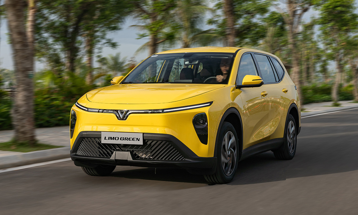 Doanh số VinFast Limo Green vượt Toyota Innova Cross