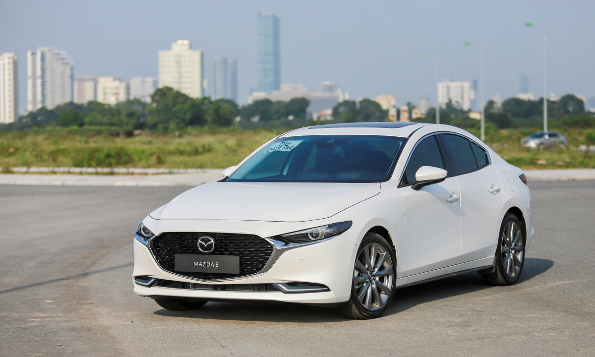 Sedan cỡ C tháng 10 Mazda3 lập đỉnh doanh số