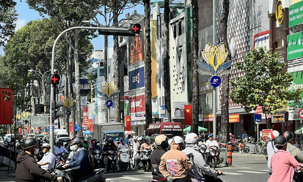 Vì sao có đèn dấu cộng màu đỏ tại các giao lộ