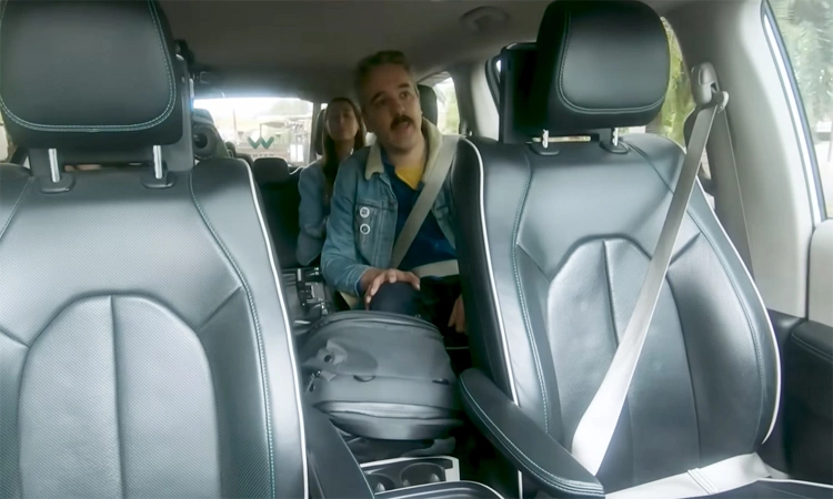 Tại sao ngồi sau xe năng lượng mới dễ bị say