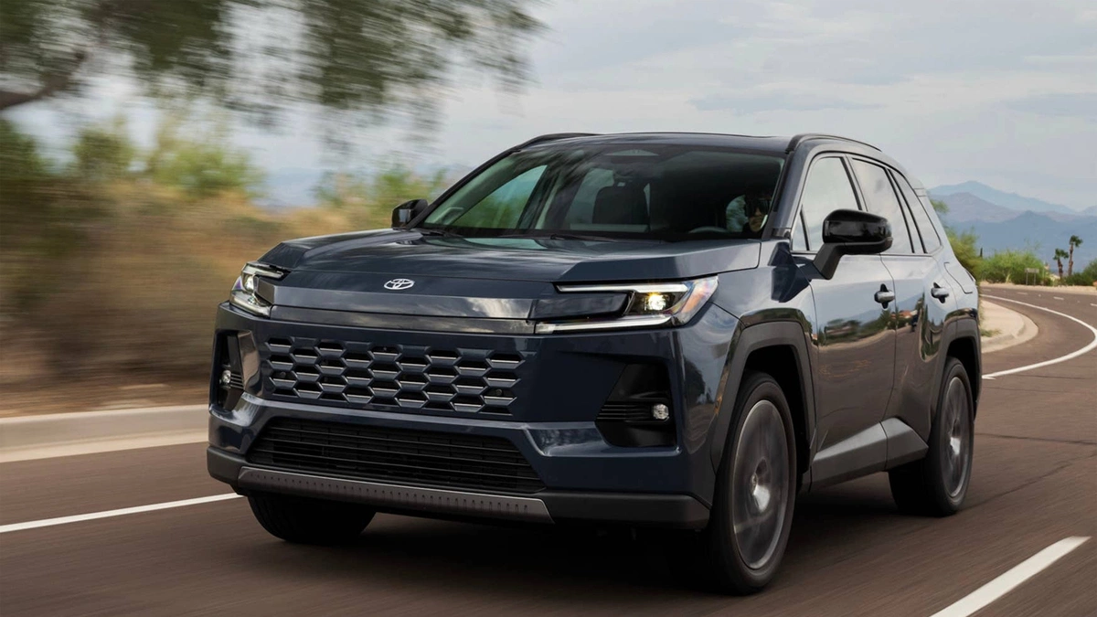 Toyota giữ vững ngôi vương doanh số xe toàn cầu nửa đầu năm